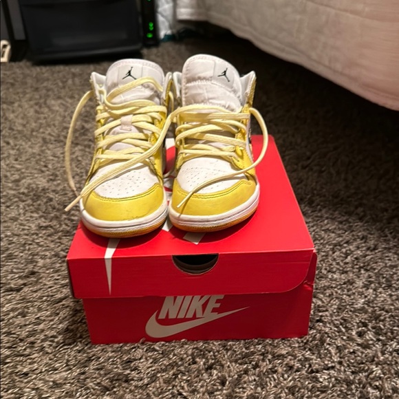 Nike Kids Sneakers in Yellow and White
